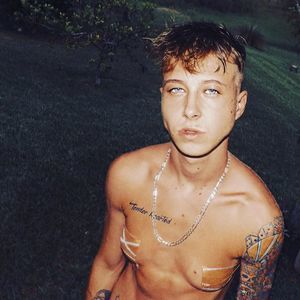 Meet your Posher, Dustin